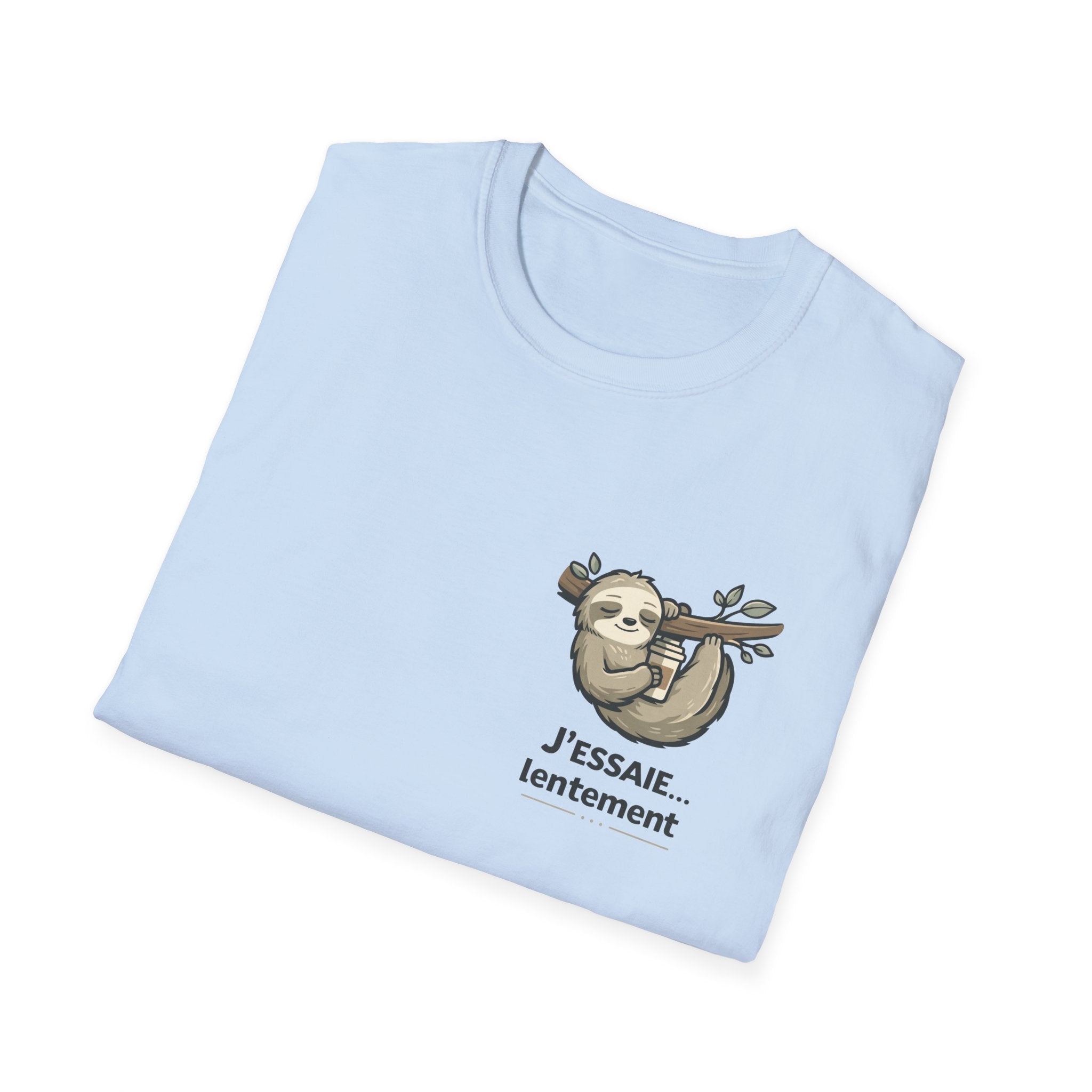 Sloth Illustration T-Shirt — "J'essaie... mais lentement" Cute Relaxed Vibe Tee