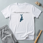 T-shirt baleine «Plus profond que calme» — T-shirt graphique océan