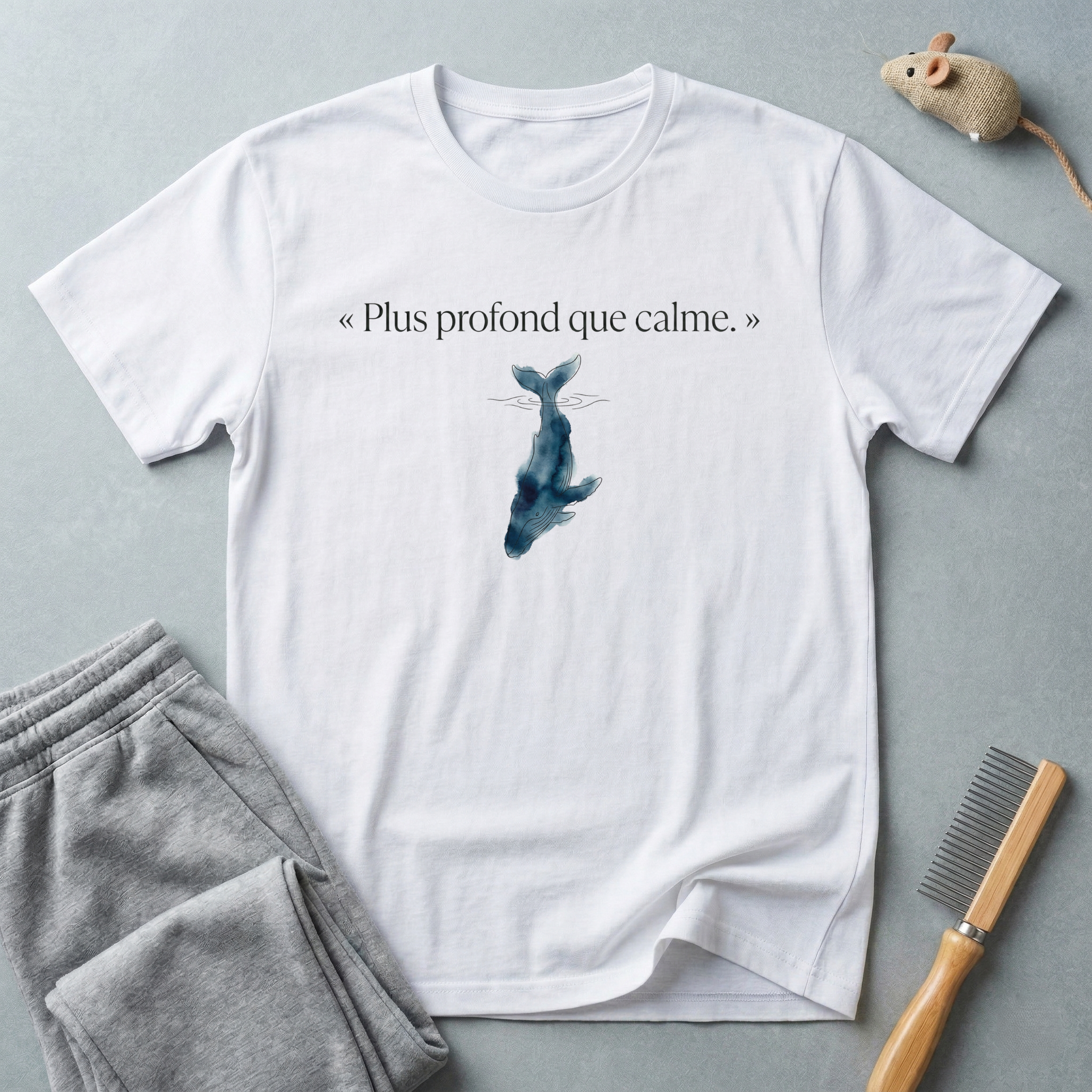T-shirt baleine «Plus profond que calme» — T-shirt graphique océan