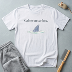 T-shirt Aileron de requin «Calme en surface»