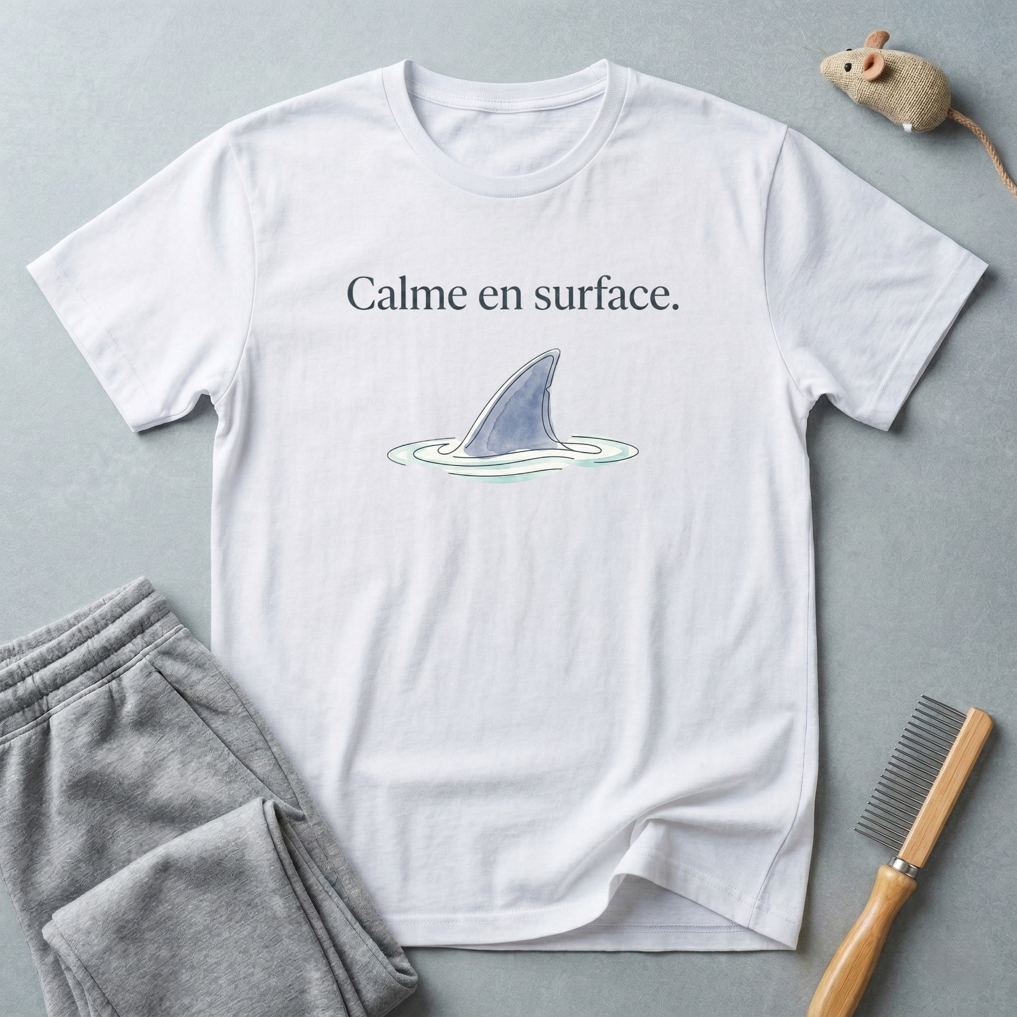 T-shirt Aileron de requin «Calme en surface»