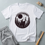 T-shirt loup hurlant — T-shirt graphique forêt et lune «Instinct & Science»