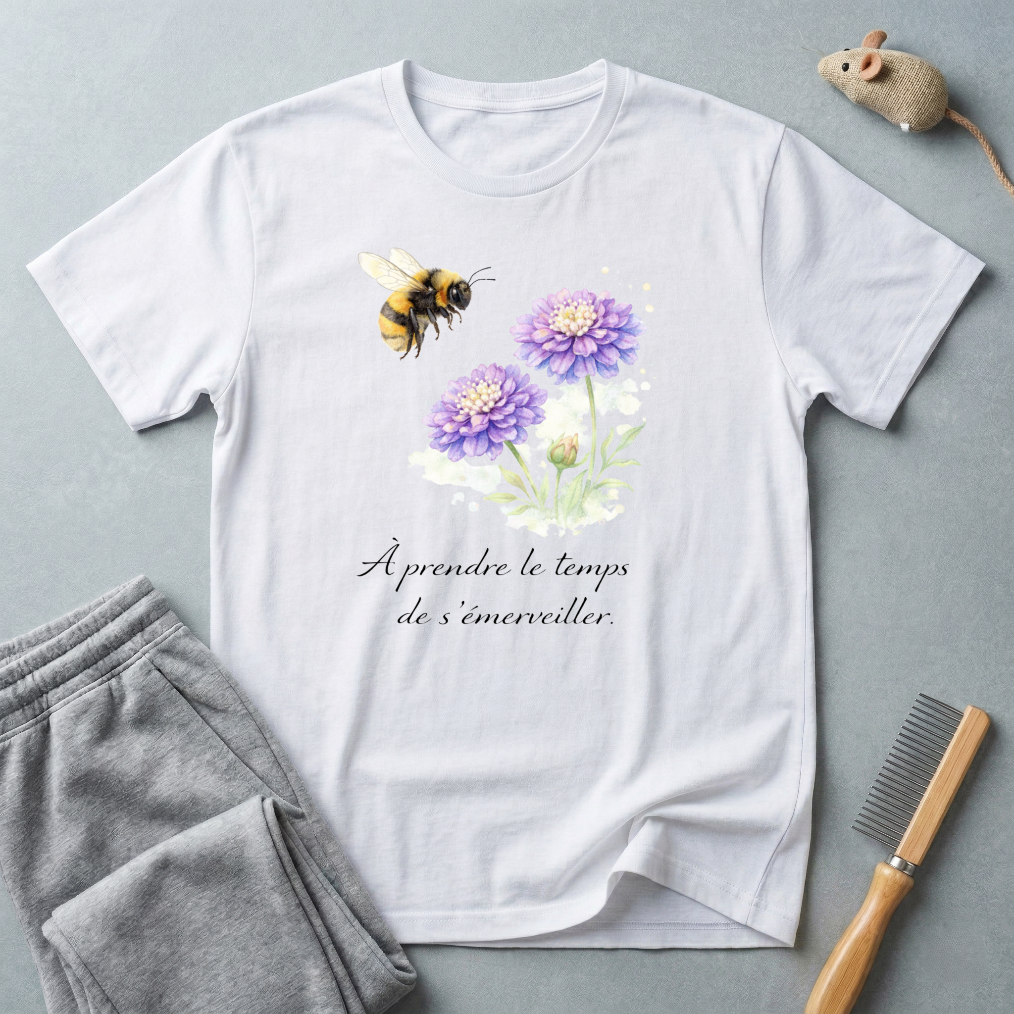T-shirt abeille florale — "À prendre le temps de s’émerveiller"