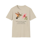 T-shirt fleuri avec colibri et coquelicot — « On me prend pour un colibri, je suis un papillon »