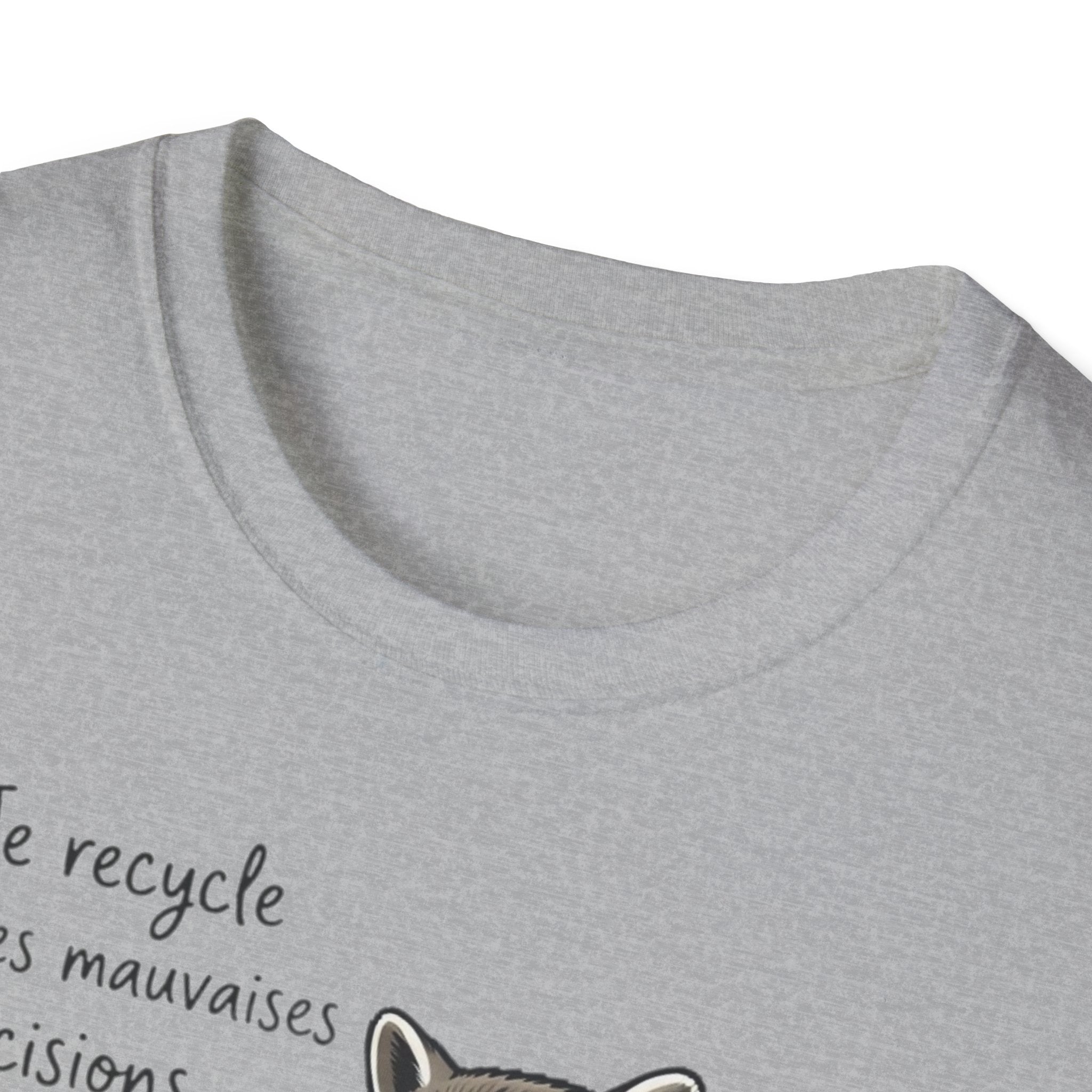 Recycling Raccoon T-Shirt — "Je recycle mes mauvaises décisions" Cute Eco Humor Tee