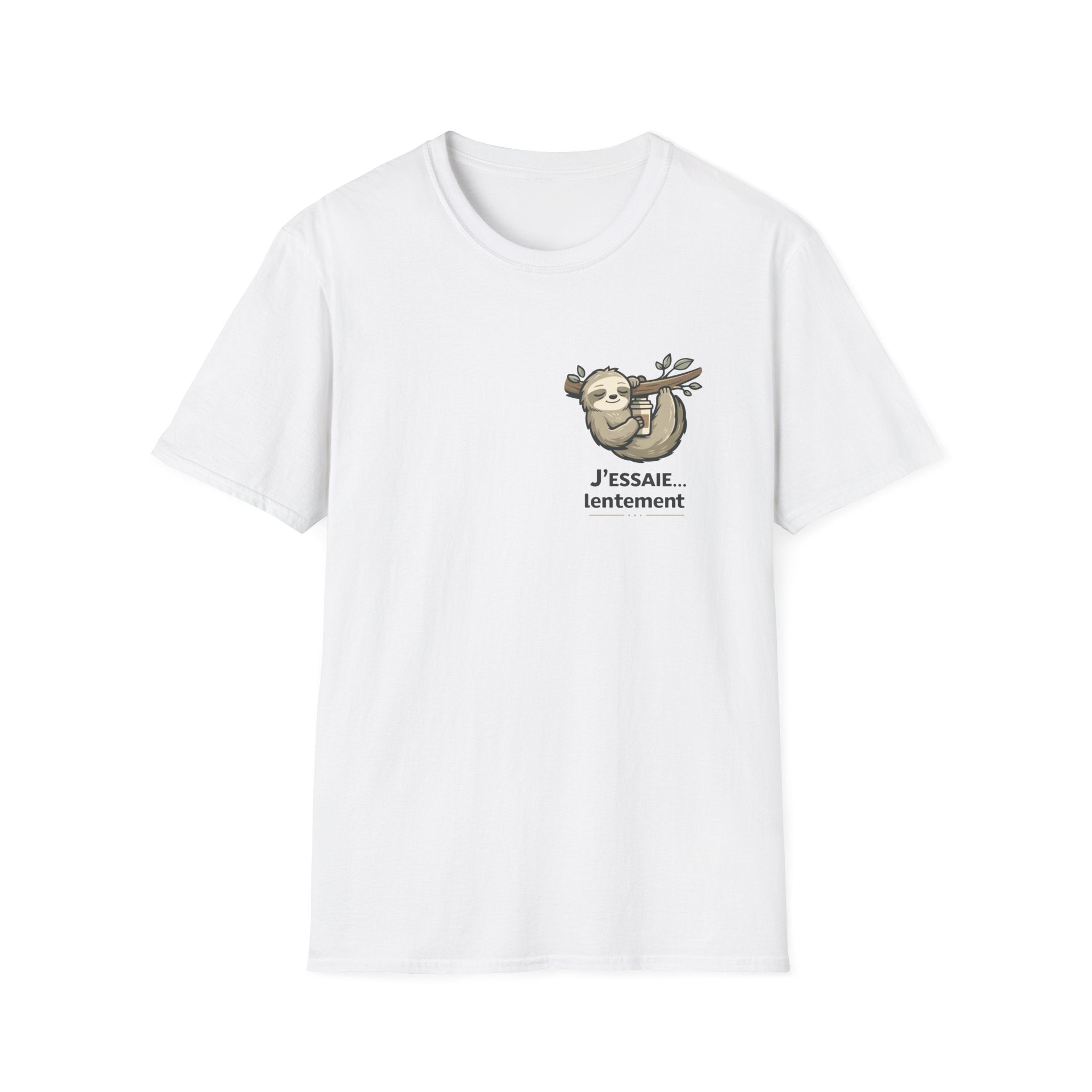 Sloth Illustration T-Shirt — "J'essaie... mais lentement" Cute Relaxed Vibe Tee