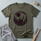 T-shirt loup hurlant — T-shirt graphique forêt et lune «Instinct & Science»