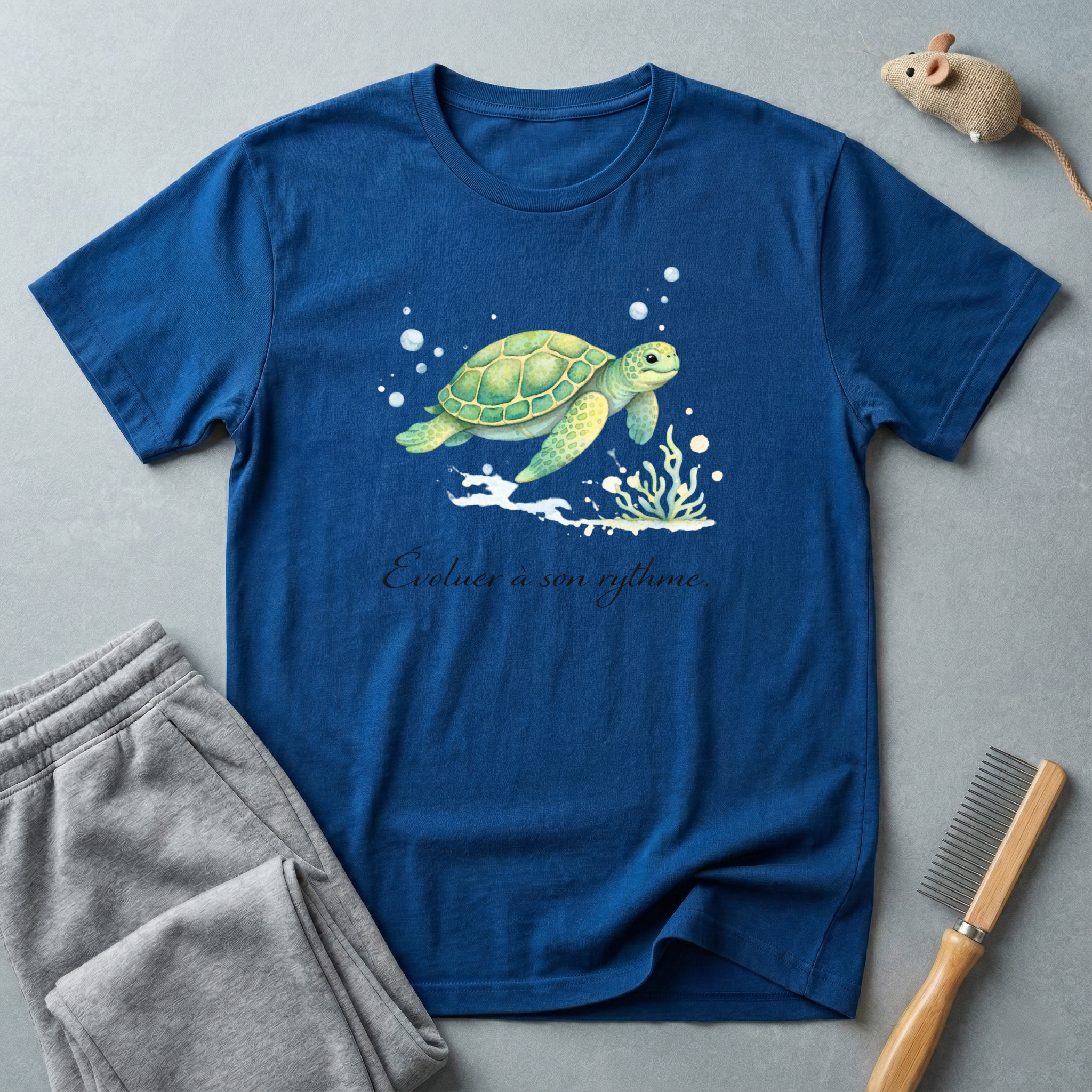 T-shirt aquarelle Tortue marine — T-shirt océan «Évoluer à son rythme.»