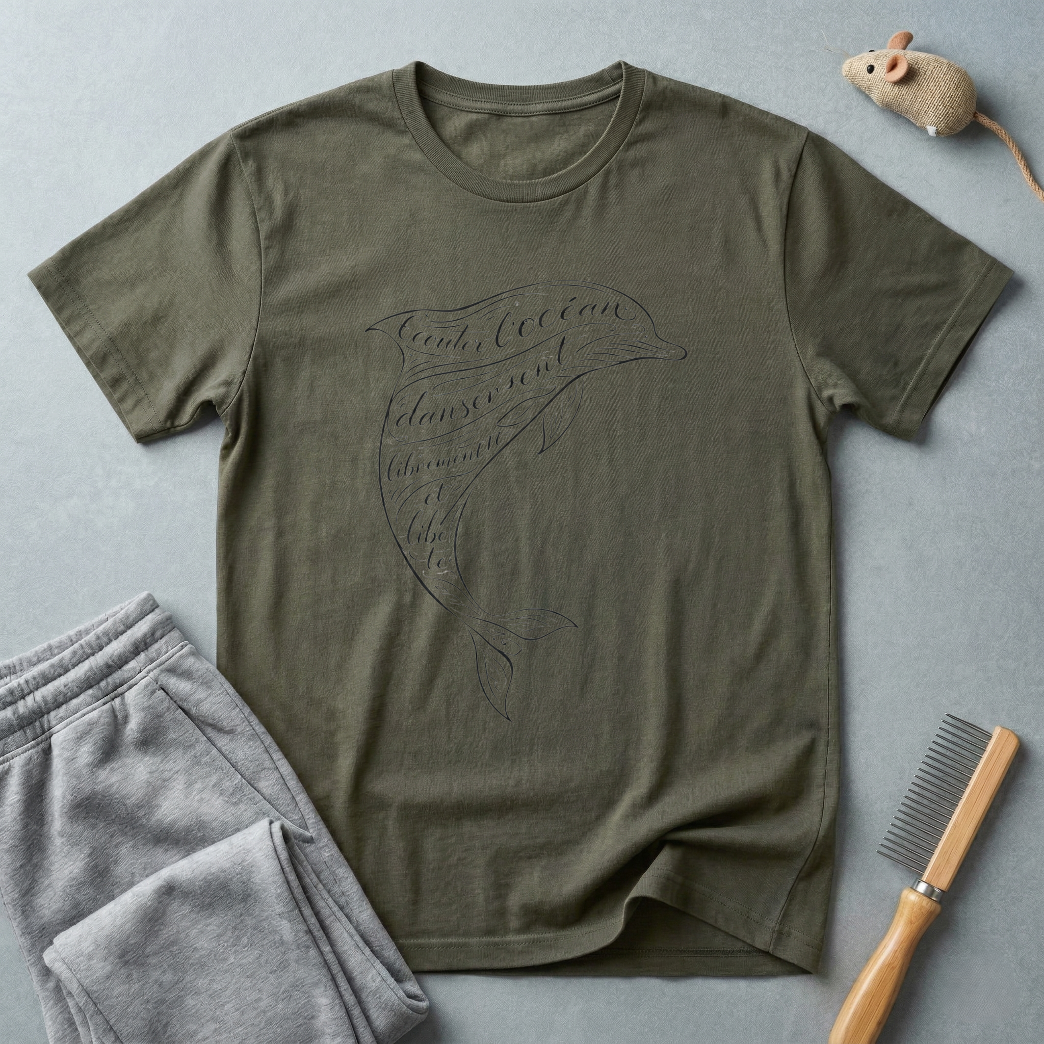 T-shirt Dauphin Calligraphie — T-shirt graphique nautique à écriture manuscrite