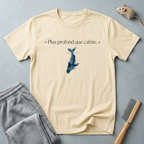 T-shirt baleine «Plus profond que calme» — T-shirt graphique océan