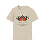 T-shirt illustré avec papillon de nuit — « Au repos, je suis discrète. En vol, je révèle le nuage. »