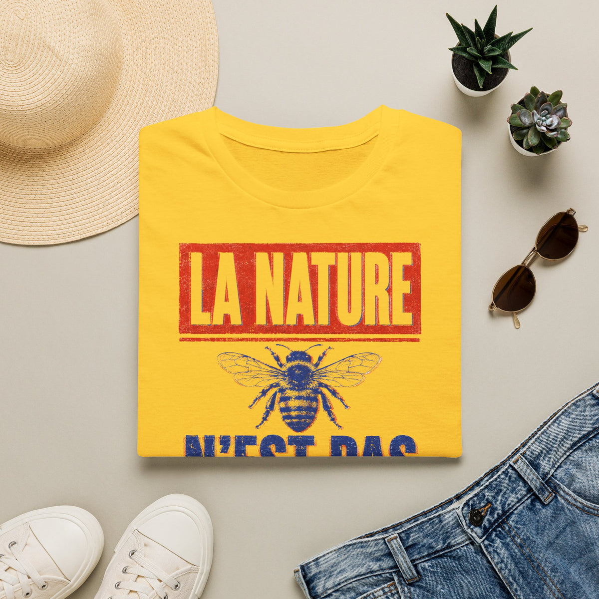 T-shirt — « La nature n’est pas un décor » — T-shirt graphique pour la protection des abeilles