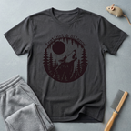 T-shirt loup hurlant — T-shirt graphique forêt et lune «Instinct & Science»
