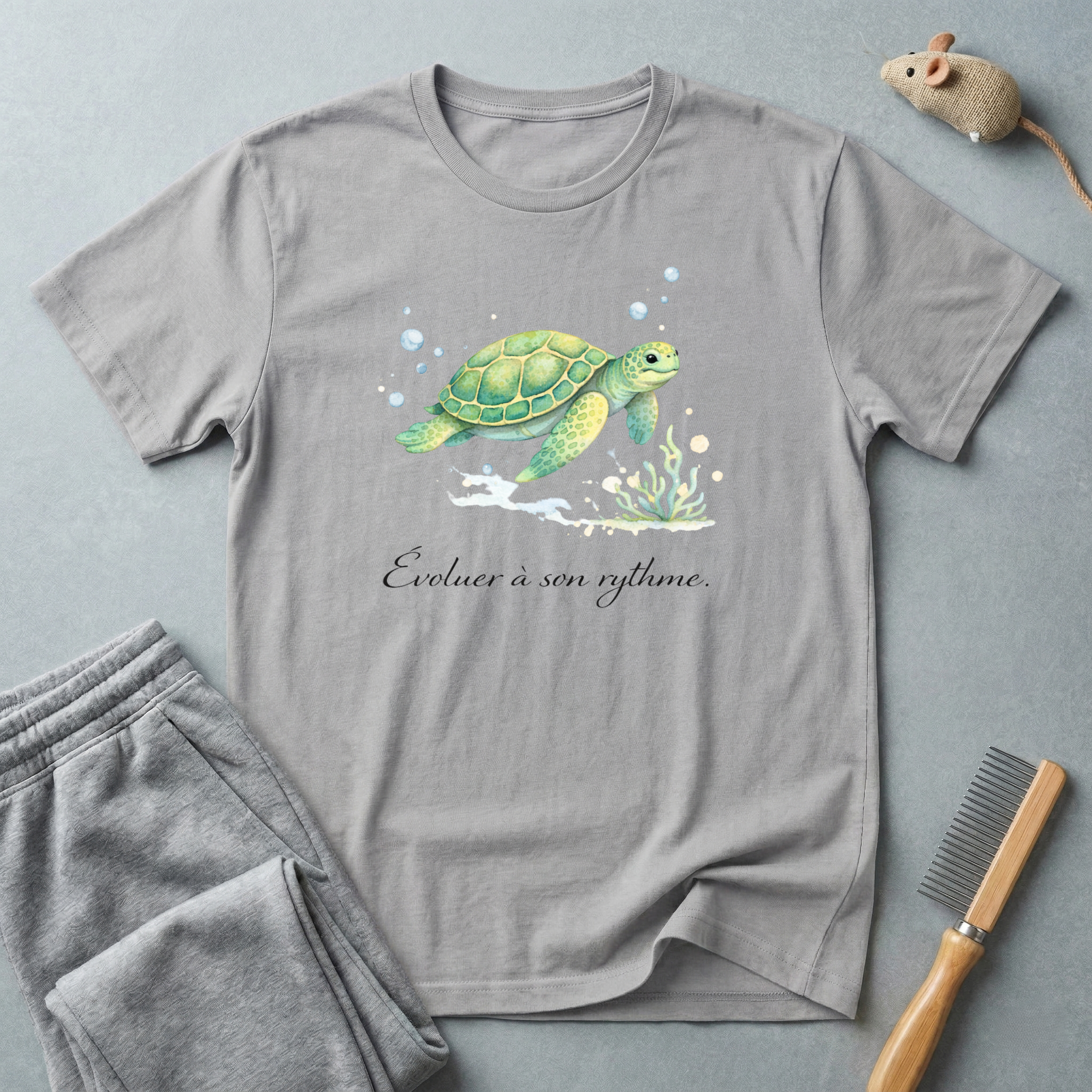 T-shirt aquarelle Tortue marine — T-shirt océan «Évoluer à son rythme.»