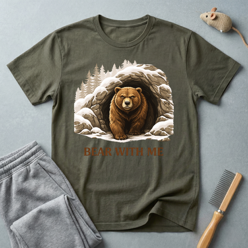 T-shirt «Bear With Me» — T-shirt graphique ours des bois cosy