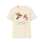 T-shirt fleuri avec colibri et coquelicot — « On me prend pour un colibri, je suis un papillon »