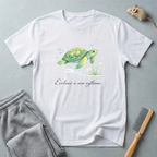 T-shirt aquarelle Tortue marine — T-shirt océan «Évoluer à son rythme.»