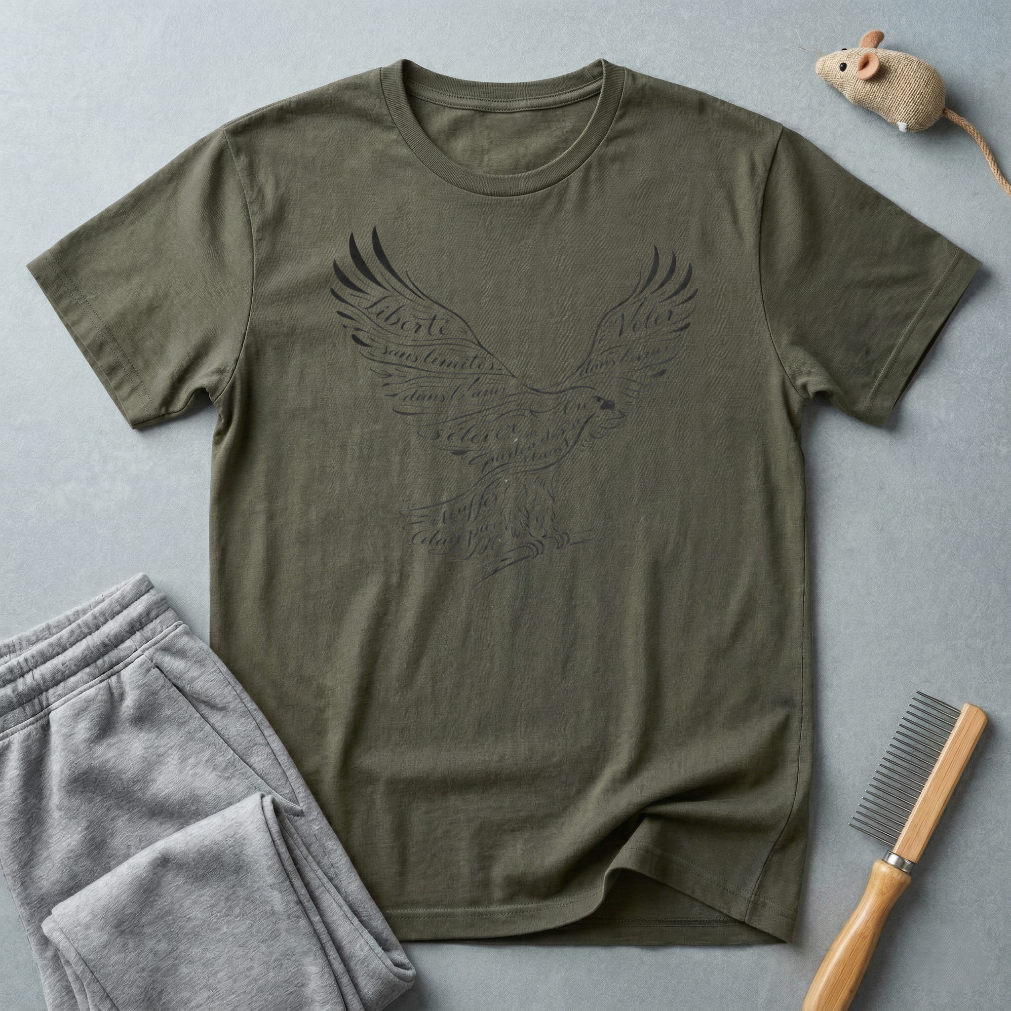 T-shirt Aigle — Aigle patriotique en vol avec design typographique manuscrit