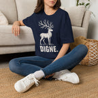 T-shirt illustré avec cerf — « DIGNE. » — T-shirt graphique inspiré de la nature