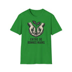 T-shirt — « Entre de bonnes mains » — Illustration graphique de mains tenant une jeune pousse