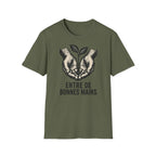 T-shirt — « Entre de bonnes mains » — Illustration graphique de mains tenant une jeune pousse