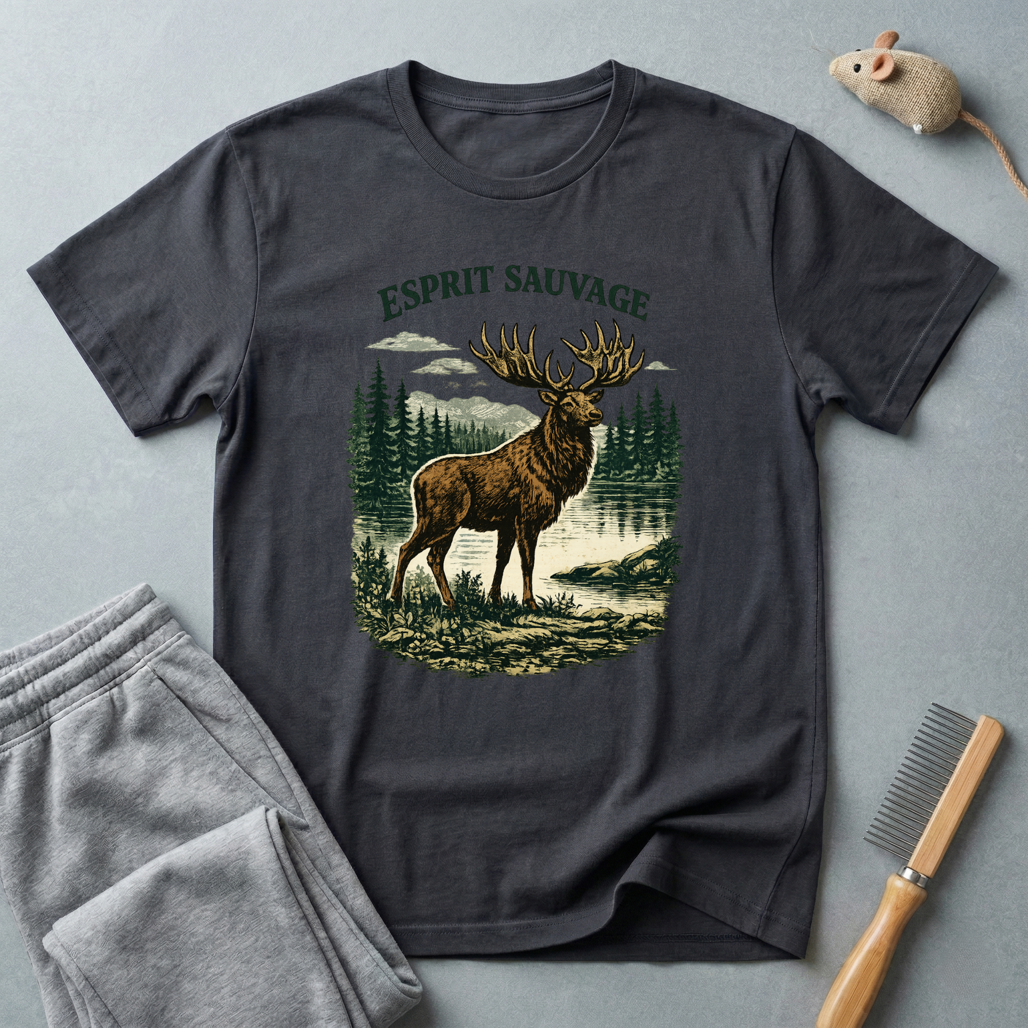 T-shirt Élan « Esprit Sauvage » — T-shirt graphique élan style nature vintage 🦌🌲