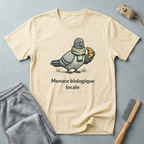 T-Shirt — "Menace biologique locale" Pigeon avec une écharpe et un croissant