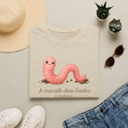 T-shirt avec ver de terre mignon — « Je travaille dans l’ombre »