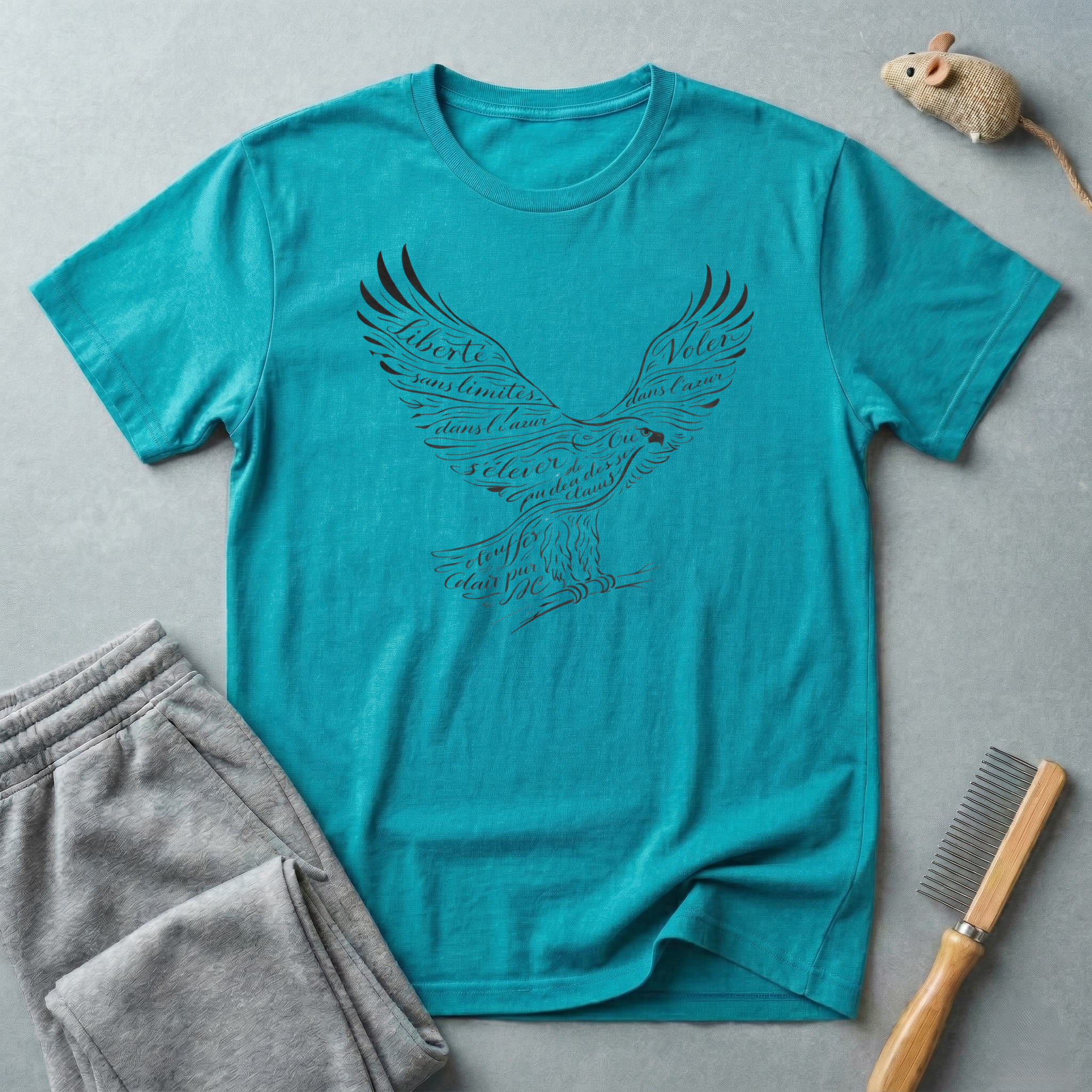 T-shirt Aigle — Aigle patriotique en vol avec design typographique manuscrit
