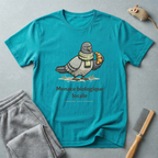 T-Shirt — "Menace biologique locale" Pigeon avec une écharpe et un croissant