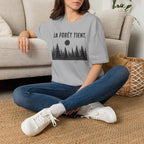 T-shirt « La forêt tient » — T-shirt graphique sur le thème des bois