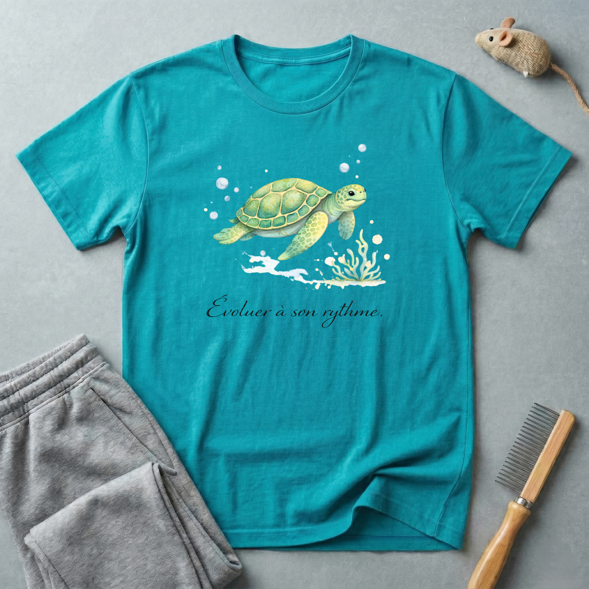 T-shirt aquarelle Tortue marine — T-shirt océan «Évoluer à son rythme.»